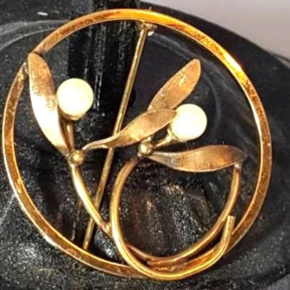 Vintage Gold Flower Brooch Van Dell Faux‎ Pearl 12K Gold Filled Pin 1.5